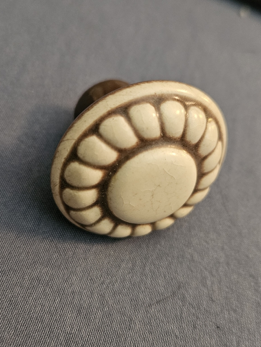 38 Amerock Ceramics Distressed Cream 1 3/8" Rope Cabinet Knobs BP1321-DW - Picture 3 of 7